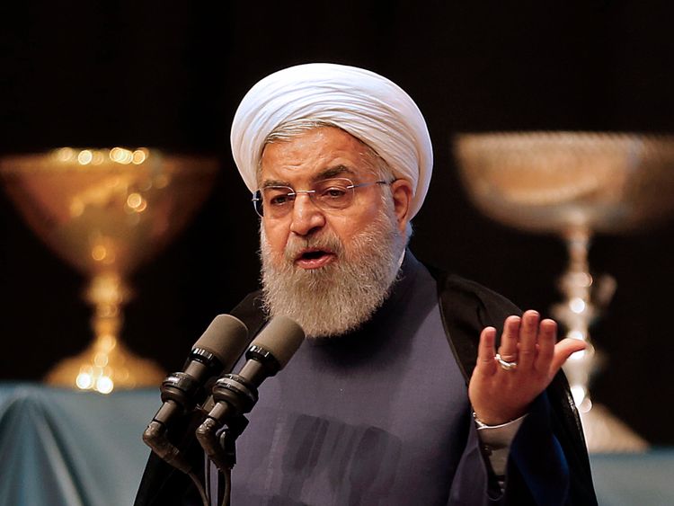  Le président iranien Hassan Rouhani Discours prononcé dans la ville de Tabriz, dans la province du Nord-Ouest de l'Azerbaïdjan oriental, le 25 avril 2018, lors d'un événement commémorant la ville en tant que capitale du tourisme islamique en 2018. (Photo par ATTA KENARE / AFP) (Crédit photo devrait lire ATTA KENARE / AFP / Getty Images) 