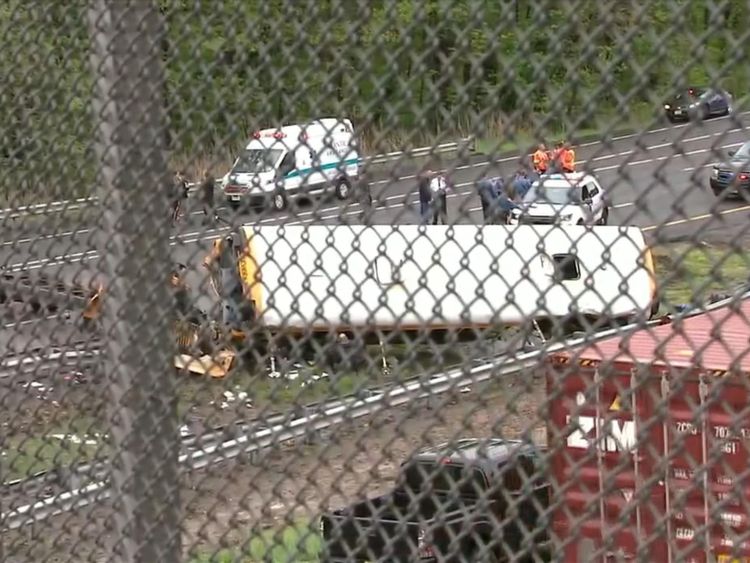  bus de son côté après l'accident 
