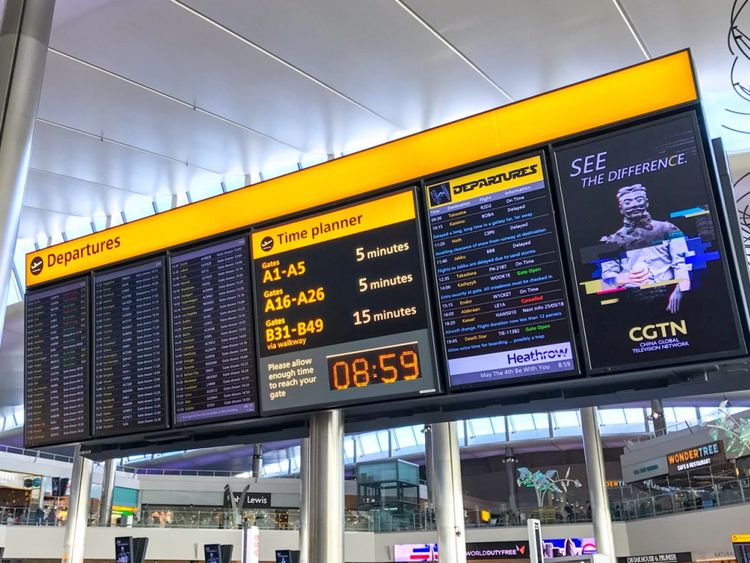  Le bureau des départs à Heathrow 
