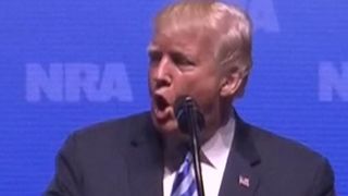  Donald Trump parle dur de la loi sur les armes à feu "srcset =" https://e3.365dm.com/18/05/320x180/skynews-trump-boom-guns -terrorism_4300903.jpg? 20180504204156 320w, https://e3.365dm.com/18/05/640x380/skynews-trump-boom-guns-terrorism_4300903.jpg?20180504204156 640w, https://e3.365dm.com/18 /05/736x414/skynews-trump-boom-guns-terrorism_4300903.jpg?20180504204156 736w, https://e3.365dm.com/18/05/992x558/skynews-trump-boom-guns-terrorism_4300903.jpg?20180504204156 992w , https://e3.365dm.com/18/05/1096x616/skynews-trump-boom-guns-terrorism_4300903.jpg?20180504204156 1096w, https://e3.365dm.com/18/05/1600x900/skynews- trump-boom-guns-terrorism_4300903.jpg? 20180504204156 1600w, https://e3.365dm.com/18/05/1920x1080/skynews-trump-boom-guns-terrorism_4300903.jpg?20180504204156 1920w, https: // e3. 365dm.com/18/05/2048x1152/skynews-trump-boom-guns-terrorism_4300903.jpg?20180504204156 2048w "tailles =" (min-largeur: 900px) 992px, 100vw 