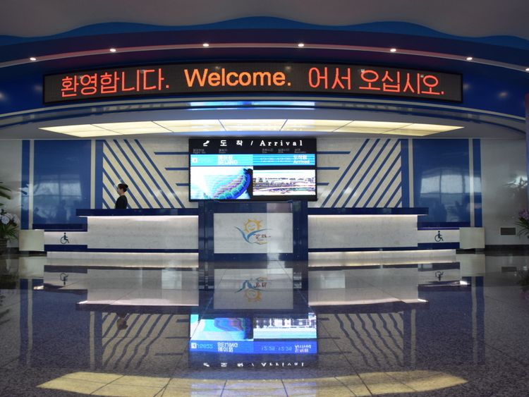  Le groupe de journalistes étaient les seuls arrivés à l'aéroport de Kalma à Wonsan. Pic: Michael Greenfield 