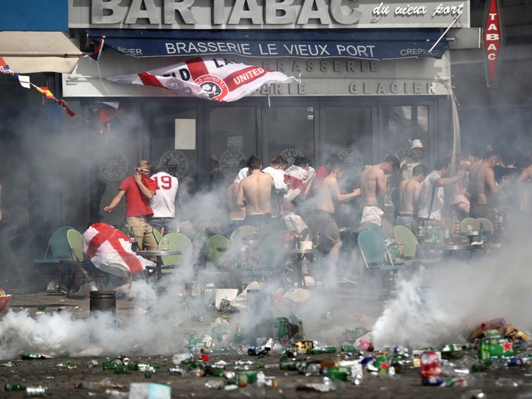  La police a pulvérisé des gaz lacrymogènes à Marseille 