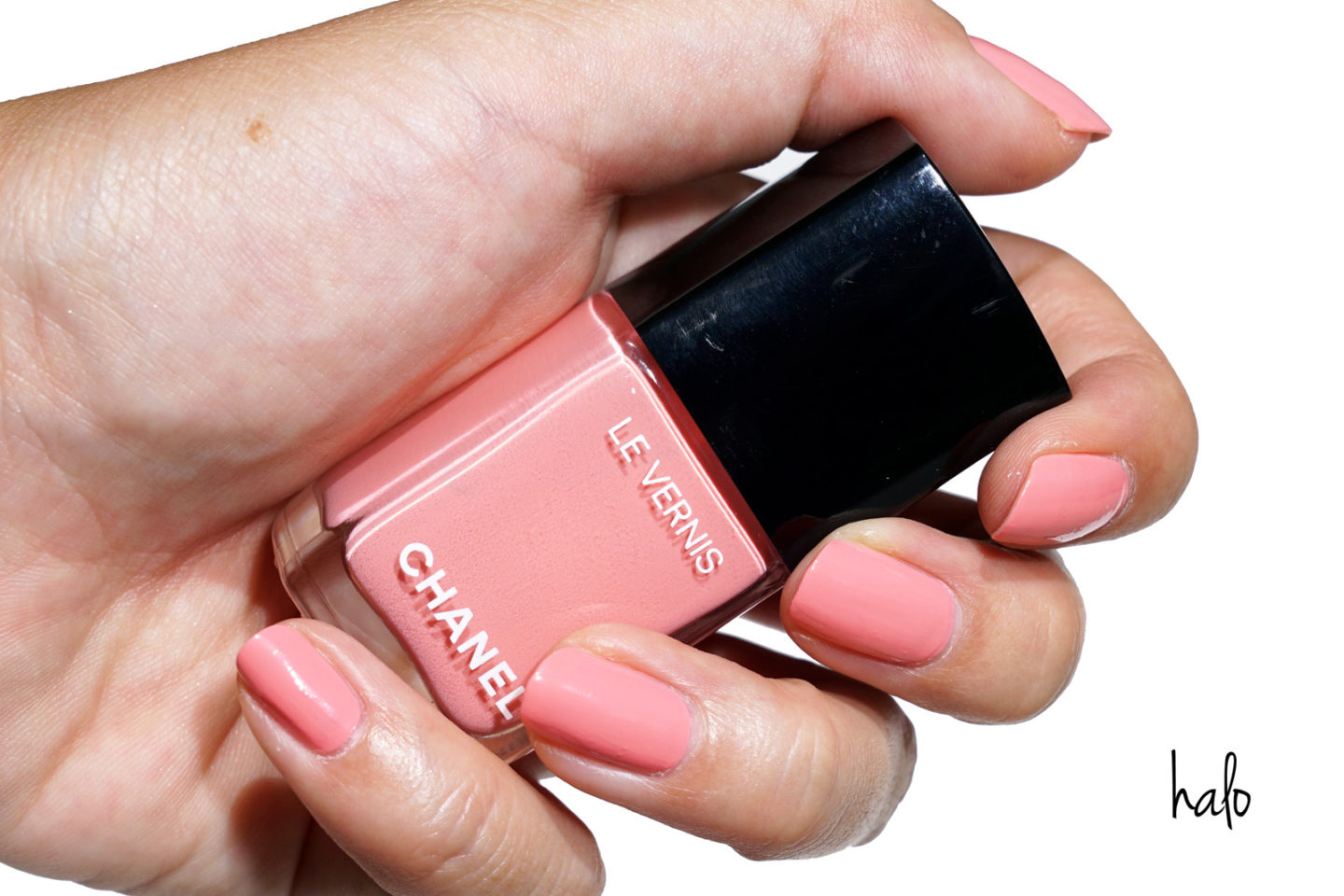  Chanel Le Vernis Swatch Halo 