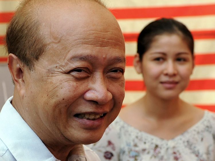  Le prince et sa femme Ouk Phalla (à droite), décédés à l'hôpital 