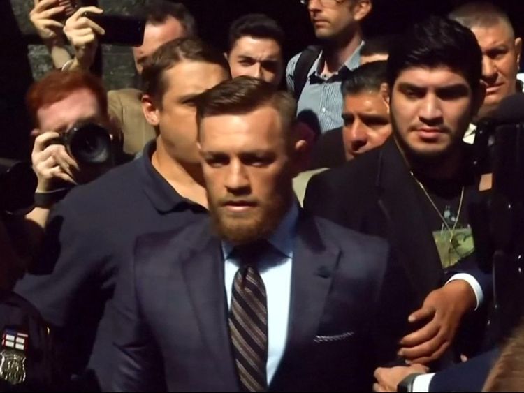  Conor McGregor quitte la cour après la brève audience 