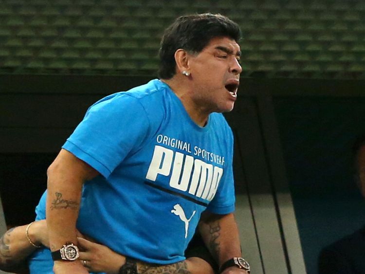 Saint-Pétersbourg, Russie - 26 juin: Diego Armando Maradona est vu dans les gradins lors du match du groupe D de la Coupe du Monde de la FIFA 2018 entre le Nigeria et l'Argentine au Stade de Saint-Pétersbourg le 26 juin 2018 à Saint-Pétersbourg, Russie. (Photo par Alex Livesey / Getty Images)
