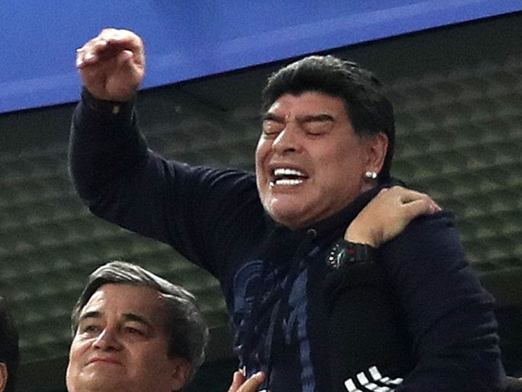 Saint-Pétersbourg, Russie - 26 juin: Diego Armando Maradona est vu dans les gradins lors du match du groupe D de la Coupe du Monde de la FIFA 2018 entre le Nigeria et l'Argentine au Stade de Saint-Pétersbourg le 26 juin 2018 à Saint-Pétersbourg, Russie. (Photo par Alex Livesey / Getty Images)
