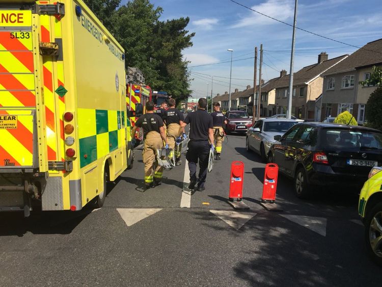 Des véhicules de service d'urgence sont sur les lieux. Pic: Robin Schiller / Independent.ie