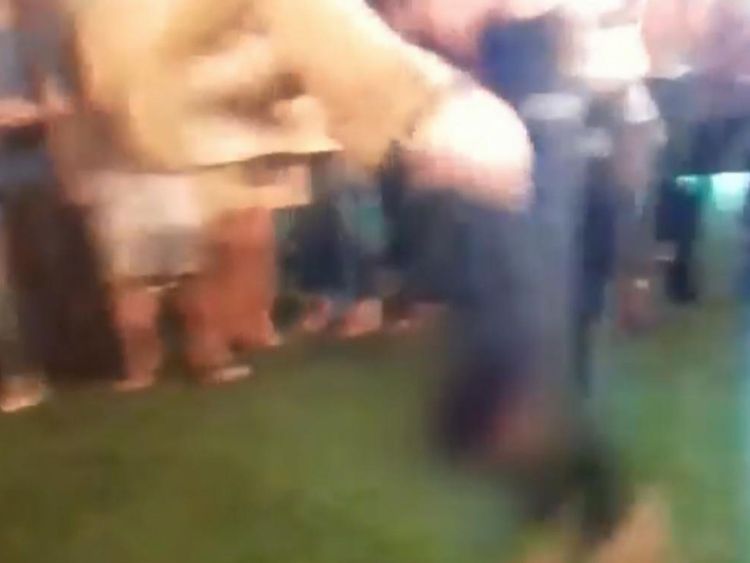  L'agent du FBI a laissé tomber son pistolet après avoir fait un backflip. Crédit: ABC / DenverChannel.com 