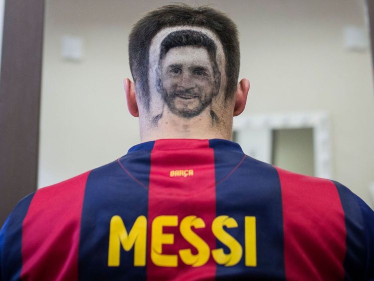  Un fan de football arbore un tatouage représentant le portrait du footballeur argentin Lionel Messi 