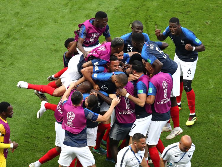 Benjamin Pavard célèbre son niveau de dessin