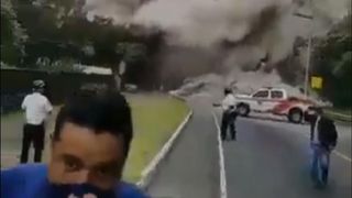  Au moins 25 personnes ont été tuées lorsque le volcan Fuego du Guatemala est entré en éruption le 3 juin. Le mélange de roche et de gaz, connu sous le nom de coulée pyroclastique, s'est précipité à toute allure le long de la montagne, laissant peu de temps pour s'échapper. srcset = "https://e3.365dm.com/18/06/320x180/skynews-guatemala-ash-cloud_4328151.jpg?20180604181803 320w, https://e3.365dm.com/18/06/640x380/skynews- guatemala-ash-cloud_4328151.jpg? 20180604181803 640w, https://e3.365dm.com/18/06/736x414/skynews-guatemala-ash-cloud_4328151.jpg?20180604181803 736w, https://e3.365dm.com/ 18/06 / 992x558 / skynews-guatemala-ash-cloud_4328151.jpg? 20180604181803 992w, https://e3.365dm.com/18/06/1096x616/skynews-guatemala-ash-cloud_4328151.jpg?20180604181803 1096w, https: //e3.365dm.com/18/06/1600x900/skynews-guatemala-ash-cloud_4328151.jpg?20180604181803 1600w, https://e3.365dm.com/18/06/1920x1080/skynews-guatemala-ash-cloud_4328151 .jpg? 20180604181803 1920w, https://e3.365dm.com/18/06/2048x1152/skynews-guatemala-ash-cloud_4328151.jpg?20180604181803 2048w "tailles =" (min-largeur: 900px) 992px, 100vw [19659022] 0:44
                        </span><br />
                    </span></p>
<p>            </span><figcaption class=