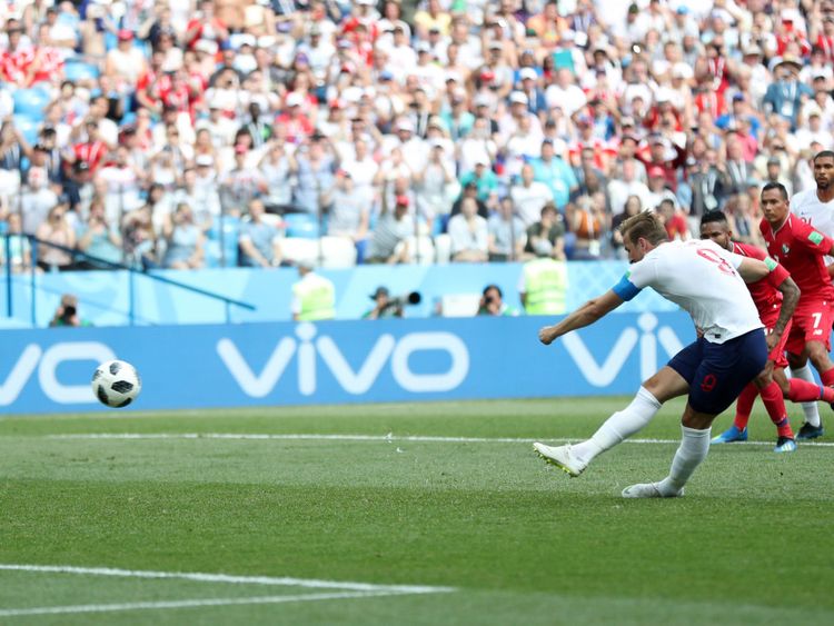 Harry Kane marque le cinquième but de son équipe depuis le point de penalty 