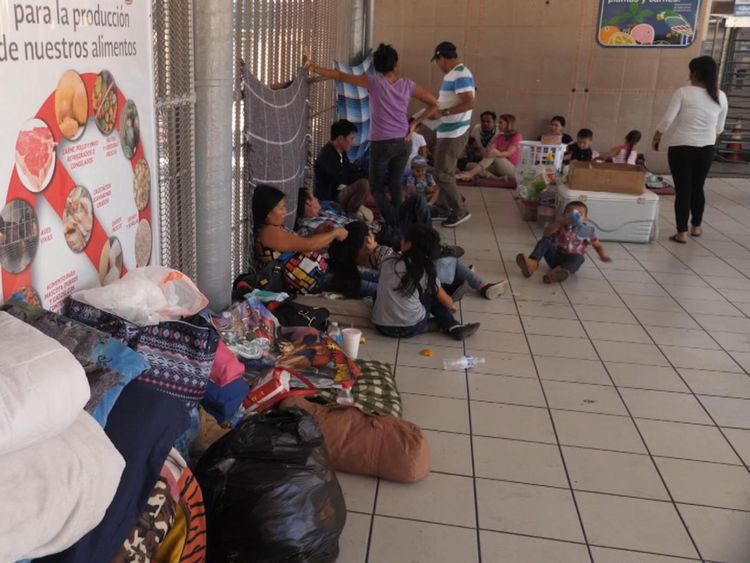 Les files d'attente de demandeurs d'asile aux États-Unis se trouvent à la frontière mexicaine