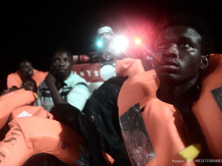  Un navire de secours avec 629 rescapés Refus d'un port après le refus du nouveau ministre italien de l'Intérieur, Matteo Salvini. Crédit: MSF / SOS Méditerranée 