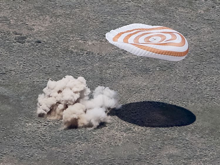  La capsule Soyouz lors d'un atterrissage précédent au Kazakhstan 
