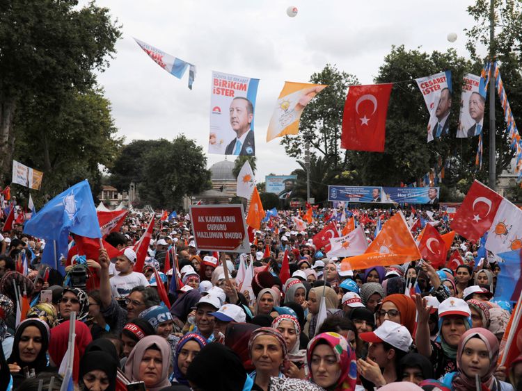 Les supporters du rassemblement de M. Erdogan