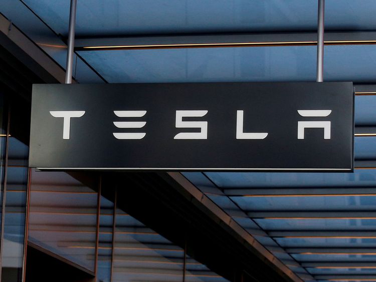  Tesla </p>
<div class=