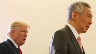  US Le président Donald Trump et le Premier ministre de Singapour Lee Hsien Loong "srcset =" https://e3.365dm.com/18/06/320x180/skynews-trump-singapore_4333071.jpg?20180611061746 320w, https: // e3 .365dm.com / 18/06 / 640x380 / skynews-trump-singapore_4333071.jpg? 20180611061746 640w, https://e3.365dm.com/18/06/736x414/skynews-trump-singapore_4333071.jpg?20180611061746 736w, https : //e3.365dm.com/18/06/992x558/skynews-trump-singapore_4333071.jpg? 20180611061746 992w, https://e3.365dm.com/18/06/1096x616/skynews-trump-singapore_4333071.jpg? 20180611061746 1096w, https://e3.365dm.com/18/06/1600x900/skynews-trump-singapore_4333071.jpg?20180611061746 1600w, https://e3.365dm.com/18/06/1920x1080/skynews-trump- singapore_4333071.jpg? 20180611061746 1920w, https://e3.365dm.com/18/06/2048x1152/skynews-trump-singapore_4333071.jpg?20180611061746 2048w "tailles =" (min-largeur: 900px) 992px, 100vw 