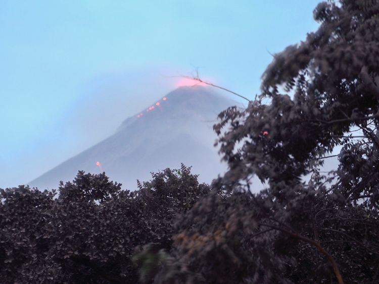  Le Volcan Fuego en éruption, vu de Los Lotes, Rodéo [19659006] Image: </span><br />
        <span class=
