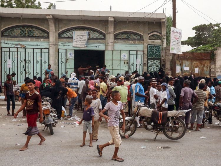  L'aide alimentaire est distribuée à Hodeidah 