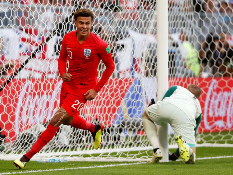 Dele Alli, d'Angleterre, célèbre son deuxième but 