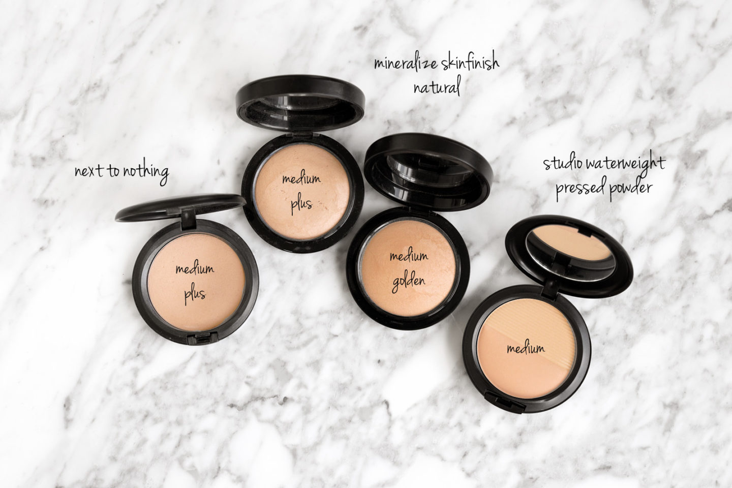 Poudre pressée par MAC Next to Nothing, Mineralize Skinfinish Poudre pressée Natural et Studio Waterweight