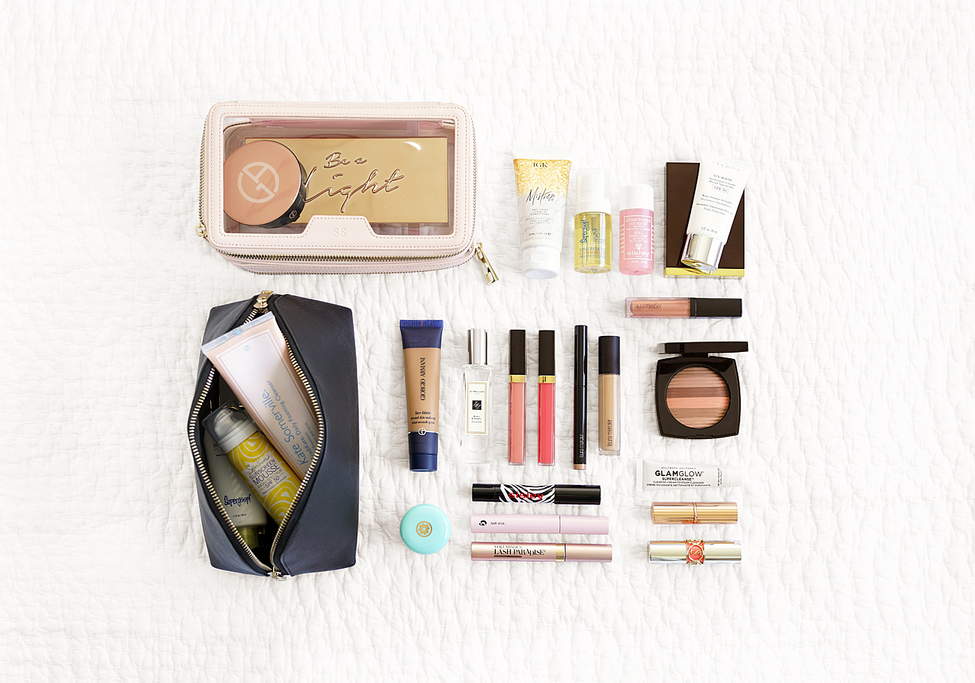Essentials de maquillage de voyage d'été 