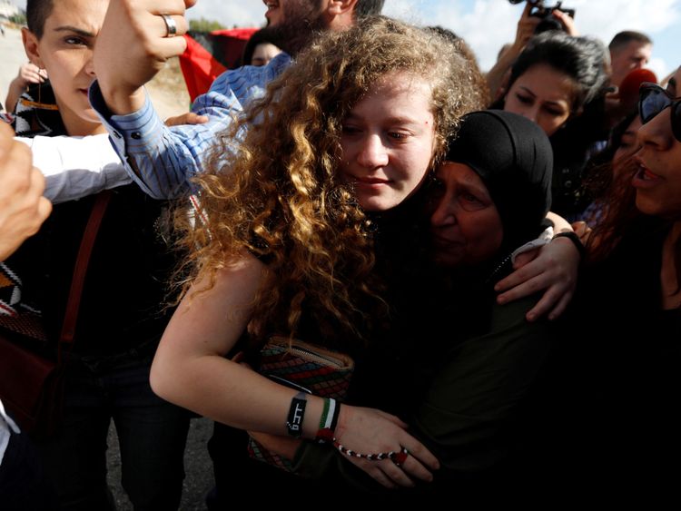 Ahed Tamimi retrouve ses partisans après avoir été libéré de prison