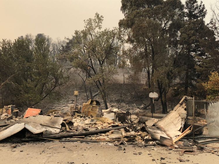 Les incendies ont affecté les maisons dans les quartiers de la ville, pas seulement ceux des zones rurales