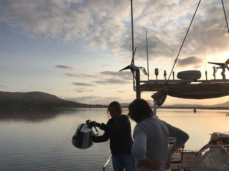 L'équipage entièrement féminin de 24 hommes a navigué à plus de 3 000 milles marins d'Hawaï à Vancouver.