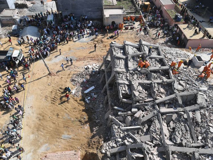 Trois corps ont été récupérés des débris suite à l'effondrement du bâtiment 