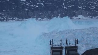 Un iceberg de 4 miles de large se détache au Groenland