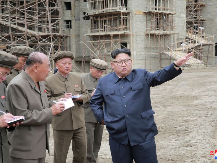 Kim Jong Un inspecte un chantier de construction dans le comté de Samjiyon