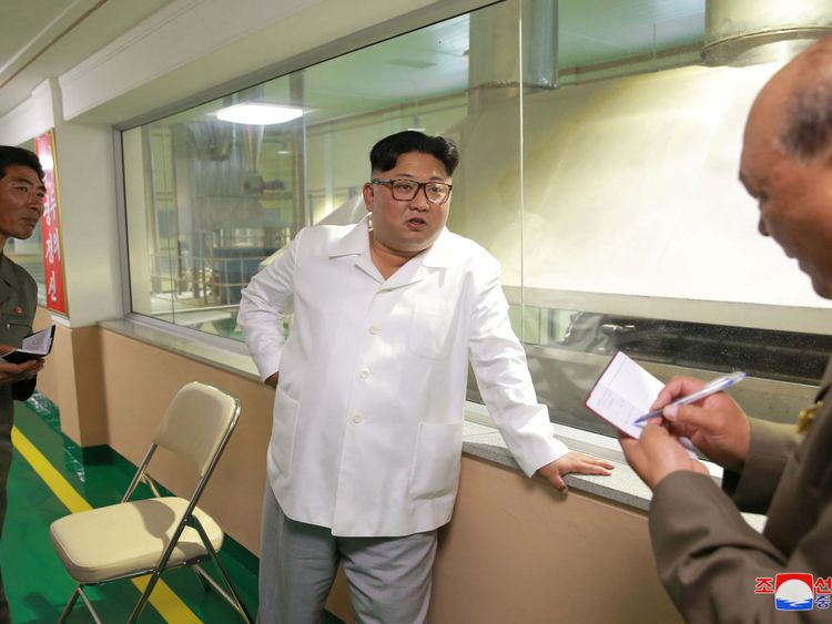 Aides a écrit ce que M. Kim disait à l'usine de poudre de pommes de terre