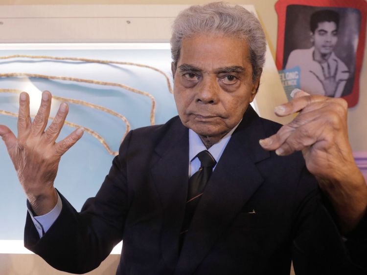 Shridhar Chillal a commencé à pousser ses ongles en 1952