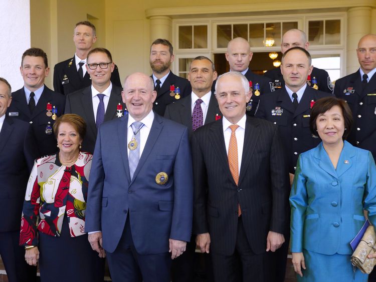 Craig Challen et Richard Harris, qui faisaient partie de l'équipe de sauvetage des cavernes en Thaïlande, avec Malcolm Turnbull