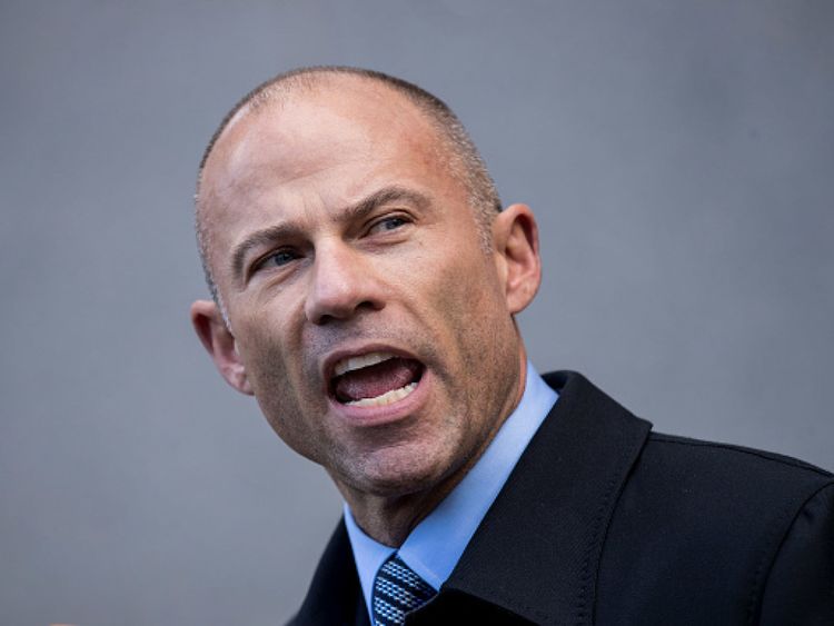 L'avocat de Mme Daniel Michael Avenatti a offert 100 000 $ (70 000 £) pour obtenir de l'information qui aidera à identifier l'homme