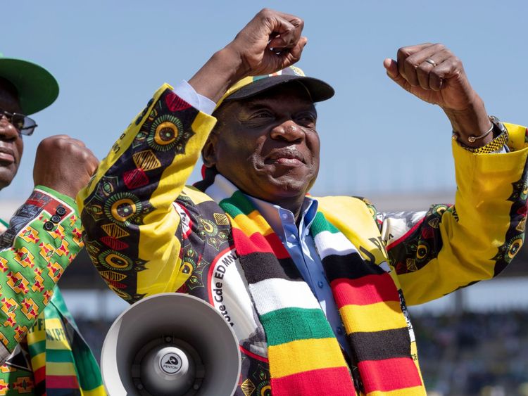 Le président et candidat sortant du Zimbabwe Emmerson Mnangagwa arrive à Harare, le 28 juillet 2018, à la veille de la campagne présidentielle, deux jours avant les élections