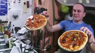 Vidéo de la NASA "srcset =" https://e3.365dm.com/17/12/320x180/skynews-nasa-pizza-making_4172950.jpg?20171203094538 320w, https://e3.365dm.com/17/12/640x380 /skynews-nasa-pizza-making_4172950.jpg?20171203094538 640w, https://e3.365dm.com/17/12/736x414/skynews-nasa-pizza-making_4172950.jpg?20171203094538 736w, https: //e3.365dm .com / 17/12 / 992x558 / skynews-nasa-fabrication de pizza_4172950.jpg? 20171203094538 992w, https://e3.365dm.com/17/12/1096x616/skynews-nasa-pizza-making_4172950.jpg?20171203094538 1096w , https://e3.365dm.com/17/12/1600x900/skynews-nasa-pizza-making_4172950.jpg?20171203094538 1600w, https://e3.365dm.com/17/12/1920x1080/skynews-nasa- pizza-making_4172950.jpg? 20171203094538 1920w, https://e3.365dm.com/17/12/2048x1152/skynews-nasa-pizza-making_4172950.jpg?20171203094538 2048w "tailles =" (min-largeur: 900px) 992px, 100vw