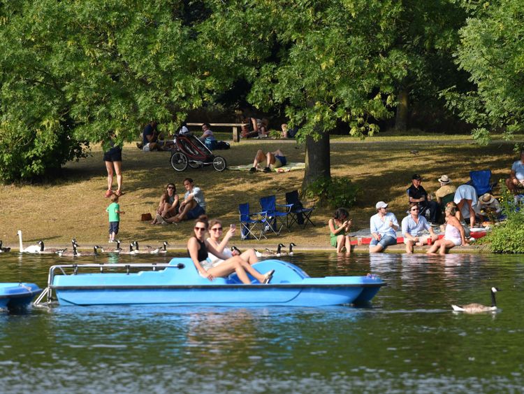 Paddleboating dans le parc Regent de Londres