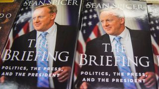 Le mémoire de Sean Spicer The Briefing "srcset =" https://e3.365dm.com/18/07/320x180/skynews-sean-spicer-spicer_4371788.jpg?20180726081139 320w, https: //e3.365dm. com / 18/07 / 640x380 / skynews-sean-spicer-spicer_4371788.jpg? 20180726081139 640w, https://e3.365dm.com/18/07/736x414/skynews-sean-spicer-spicer_4371788.jpg?20180726081139 736w, https://e3.365dm.com/18/07/992x558/skynews-sean-spicer-spicer_4371788.jpg?20180726081139 992w, https://e3.365dm.com/18/07/1096x616/skynews-sean-spicer -spicer_4371788.jpg? 20180726081139 1096w, https://e3.365dm.com/18/07/1600x900/skynews-sean-spicer-spicer_4371788.jpg?20180726081139 1600w, https://e3.365dm.com/18/07 /1920x1080/skynews-sean-spicer-spicer_4371788.jpg?20180726081139 1920w, https://e3.365dm.com/18/07/2048x1152/skynews-sean-spicer-spicer_4371788.jpg?20180726081139 2048w "sizes =" (min - Largeur: 900px) 992px, 100vw