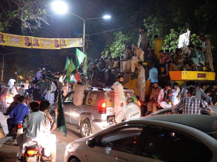 Un rassemblement dirigé par Shahbaz Sharif, le frère cadet de Nawaz et le chef du parti de la Ligue musulmane du Pakistan-Nawaz (PML-L), à Lahore