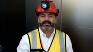 Mineur chilien sauvé, Mario Sepulveda "srcset =" https://e3.365dm.com/18/07/320x180/skynews-thai-boys-chilean-miners_4353714.jpg?20180705090407 320w, https://e3.365dm.com /18/07/640x380/skynews-thai-boys-chilean-miners_4353714.jpg?20180705090407 640w, https://e3.365dm.com/18/07/736x414/skynews-thai-boys-chilean-miners_4353714.jpg? 20180705090407 736w, https://e3.365dm.com/18/07/992x558/skynews-thai-boys-chilean-miners_4353714.jpg?20180705090407 992w, https://e3.365dm.com/18/07/1096x616/ skynews-thai-boys-chilean-mineurs_4353714.jpg? 20180705090407 1096w, https://e3.365dm.com/18/07/1600x900/skynews-thai-boys-chilean-miners_4353714.jpg?20180705090407 1600w, https: // e3.365dm.com/18/07/1920x1080/skynews-thai-boys-chilean-miners_4353714.jpg?20180705090407 1920w, https://e3.365dm.com/18/07/2048x1152/skynews-thai-boys-chilean -miners_4353714.jpg? 20180705090407 2048w "sizes =" (min-width: 900px) 992px, 100vw