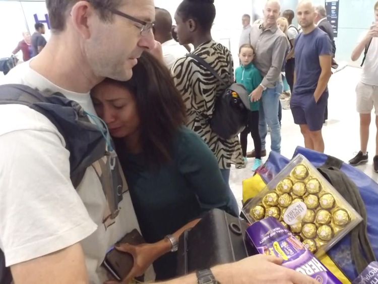 Le plongeur britannique John Volanthen revient de Thaïlande après le sauvetage réussi des 12 jeunes footballeurs et de leur entraîneur