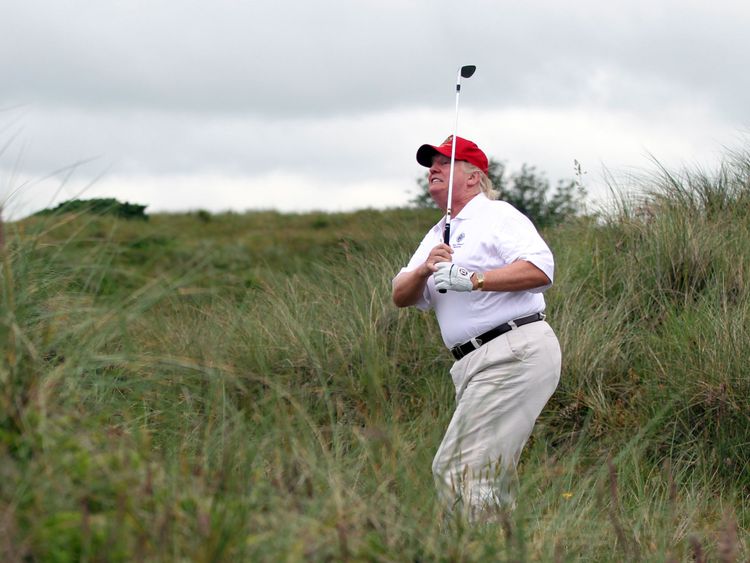 M. Trump joue à son cours à Balmedie, en Écosse, en juillet 2012