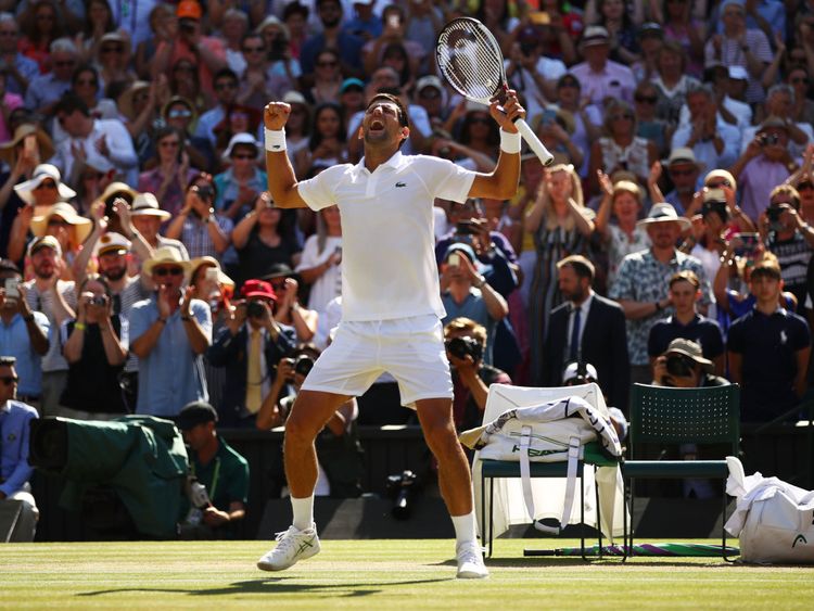 Novak Djokovic célèbre sa quatrième victoire à Wimbledon