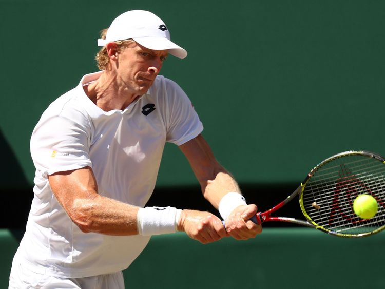 Kevin Anderson en action lors de la finale du simple masculin à Wimbledon