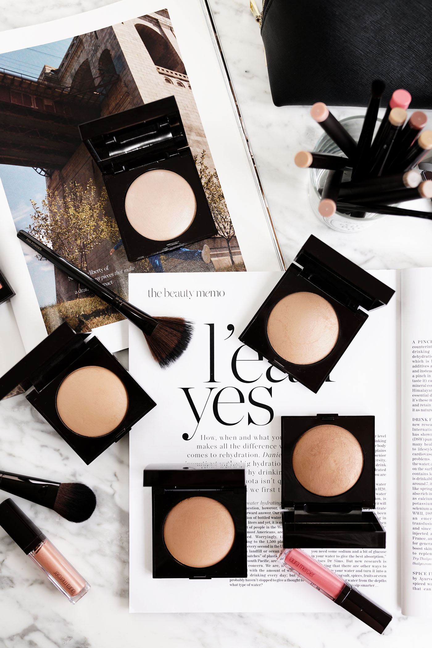 Revue et échantillons de poudres Laura Mercier Matte Radiance | Le livre de beauté