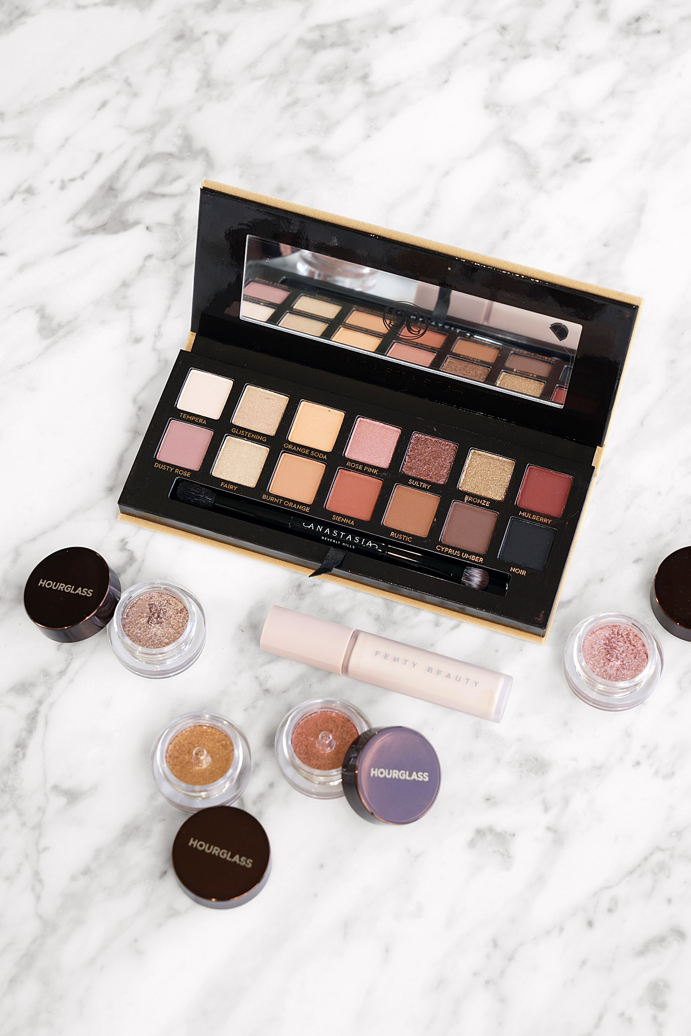 Anastasia Beverly Hills Soft Glam, lumière sablée, apprêt Fenty Pro